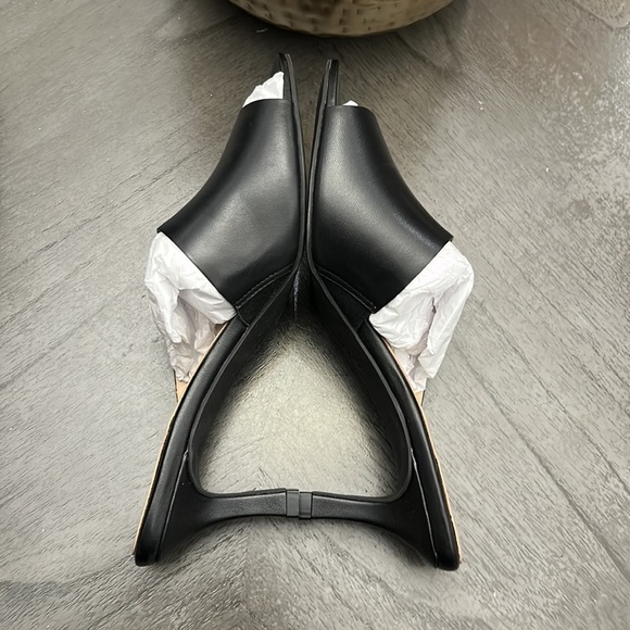 Naturalizer Black Stacy Leather Sandal - Picture 5 of 11